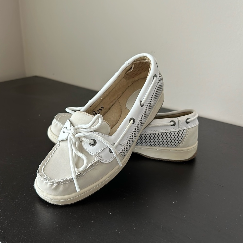 GH Bass Boat shoe women’s size 6.  This is a great condition women’s boat shoe.